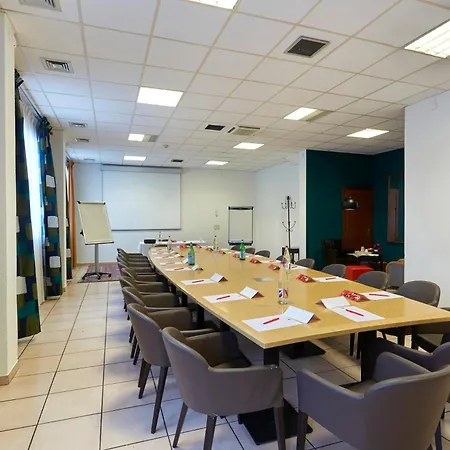 Ibis Annemasse-geneve Hotel 3*